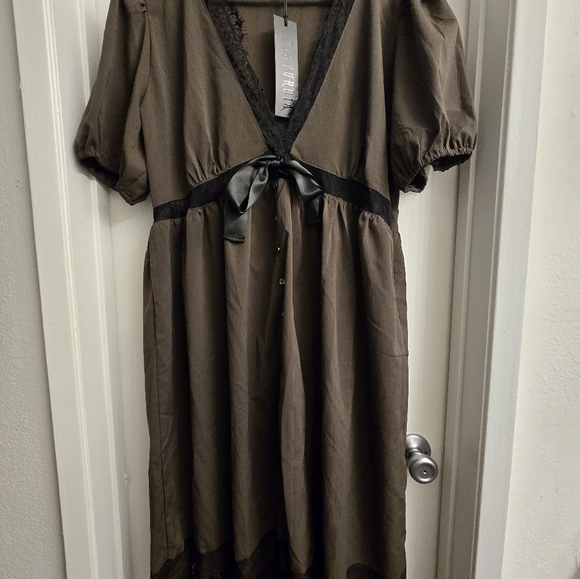 NWT - Disturbia - Mortuary Lace Button Up Midi Dress in Tea Leaf - Picture 6 of 8